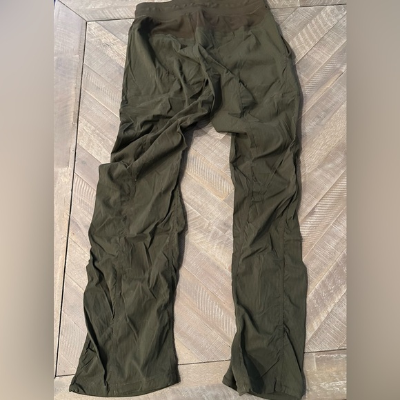 Women’s Lululemon dark green dance studio pant- size 4 reg - Picture 2 of 3